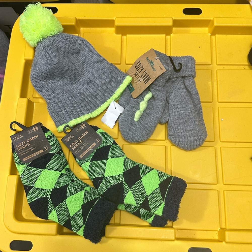 Bundle of 4 Boy Cozy Cabin Youth Gripper‎ Socks Hat and Gloves Thick Warm Gift